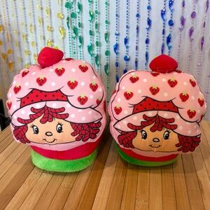 NWOT Strawberry Shortcake Vintage Style Y2K 2000s Plush Slippers Pink and Green